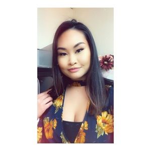 SOLD 🚫 Forever21 Floral Plunge Top